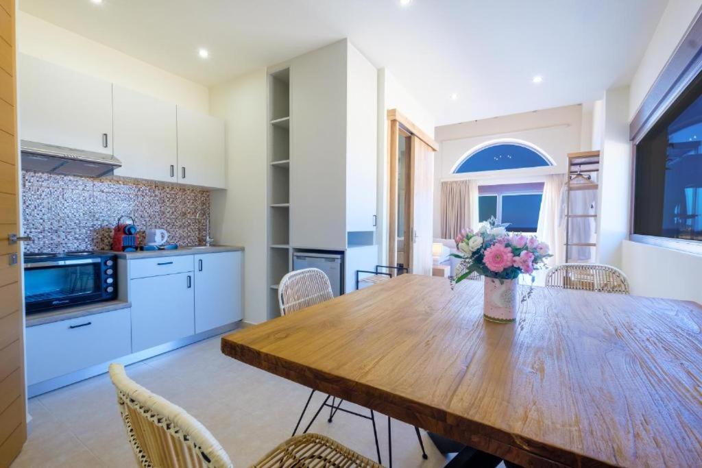 La Perla Di Barla Seafront Apartment Kánalos Екстериор снимка